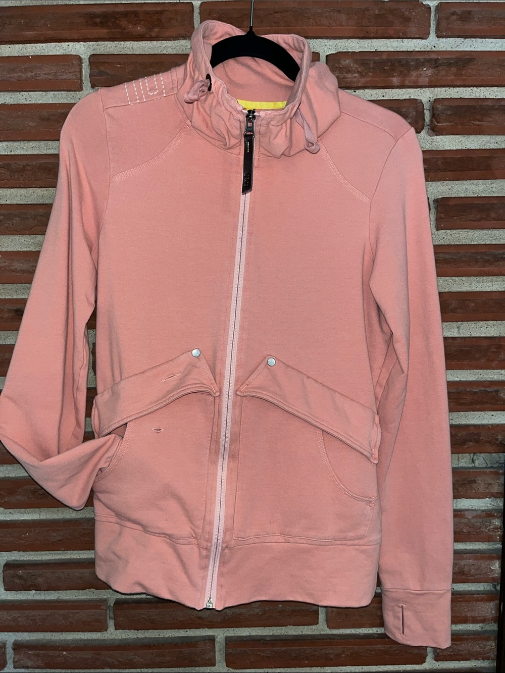 Lolë Women’s Essential athletic lightweight full zip jacket